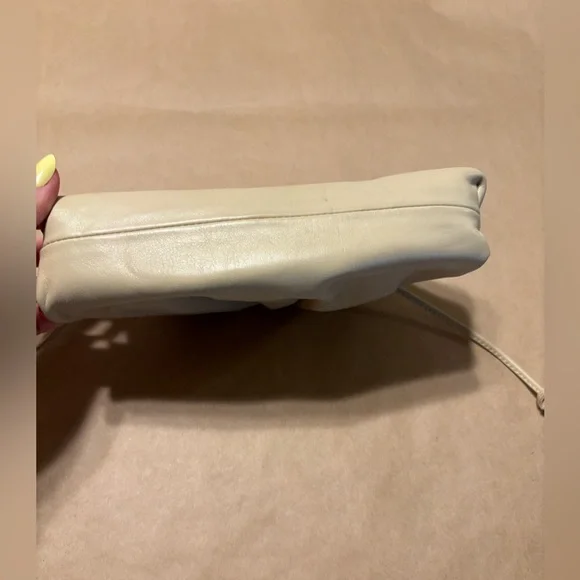 BEIGE‎ CLUTCH - Picture 5 of 5